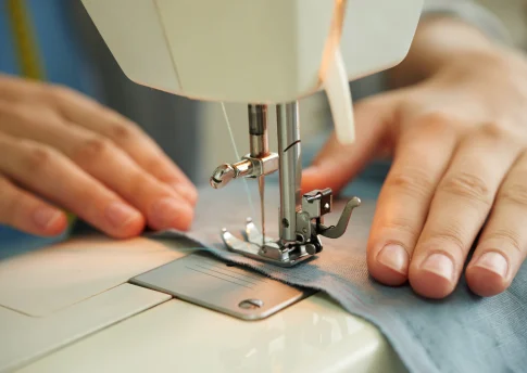 CraftsCapitol™ Premium 25 Bobbins Sewing Machine Plastic Spools